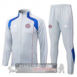 Set Completo Lunga Zip Giacca Bayern Munich 2025 2026 Grigio Blu Rosso Set Completo Lunga Zip Giacca Bayern Munich 2025 2026 Grigio Blu Rosso