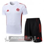 Set Completo Formazione Maglia Bayern Monaco 2025 2026 Bianco Rosso Nero Set Completo Formazione Maglia Bayern Monaco 2025 2026 Bianco Rosso Nero