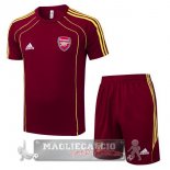 Set Completo Arsenal Maglia Formazione 2025 2026 Borgogna Giallo Set Completo Arsenal Maglia Formazione 2025 2026 Borgogna Giallo