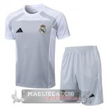 Set Completo Maglia Formazione Real Madrid 2025 2026 Grigio Bianco Set Completo Maglia Formazione Real Madrid 2025 2026 Grigio Bianco