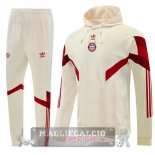 Set Completo Felpe Con Cappuccio Bayern Munich 2024 2025 Giallo Rosso Set Completo Felpe Con Cappuccio Bayern Munich 2024 2025 Giallo Rosso