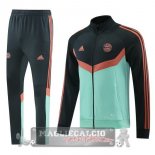 Set Completo Lunga Zip Giacca Bayern Munich 2024 2025 Grigio Verde Set Completo Lunga Zip Giacca Bayern Munich 2024 2025 Grigio Verde