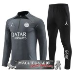 Paris Saint Germain Giocatori Insieme Completo Grigio Nero Felpa Da Allenamento 2023-24 Paris Saint Germain Giocatori Insieme Completo Grigio Nero Felpa Da Allenamento 2023-24