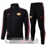 Set Completo Lunga Zip Giacca Manchester United 2025 2026 Nero III Rosso Set Completo Lunga Zip Giacca Manchester United 2025 2026 Nero III Rosso