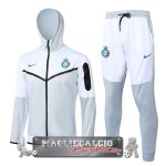 Set Completo Giacca Lunga Zip Al Nassr 2023-24 Grigio Bianco Set Completo Giacca Lunga Zip Al Nassr 2023-24 Grigio Bianco