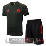 Set Completo Formazione Maglia Bayern Monaco 2025 2026 Verde Navy Nero Set Completo Formazione Maglia Bayern Monaco 2025 2026 Verde Navy Nero