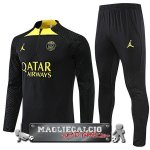 Paris Saint Germain Insieme Giocatori Completo Nero II Giallo Felpa Da Allenamento 2022-23 Paris Saint Germain Insieme Giocatori Completo Nero II Giallo Felpa Da Allenamento 2022-23