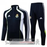 Set Completo Felpa Allenamento Formazione Real Madrid 2025 2026 Nero Bianco Set Completo Felpa Allenamento Formazione Real Madrid 2025 2026 Nero Bianco
